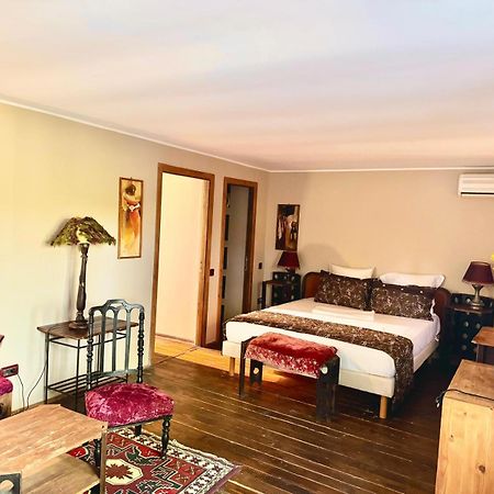 Domeniile Clos Des Colombes Douazeci si Trei August Bagian luar foto
