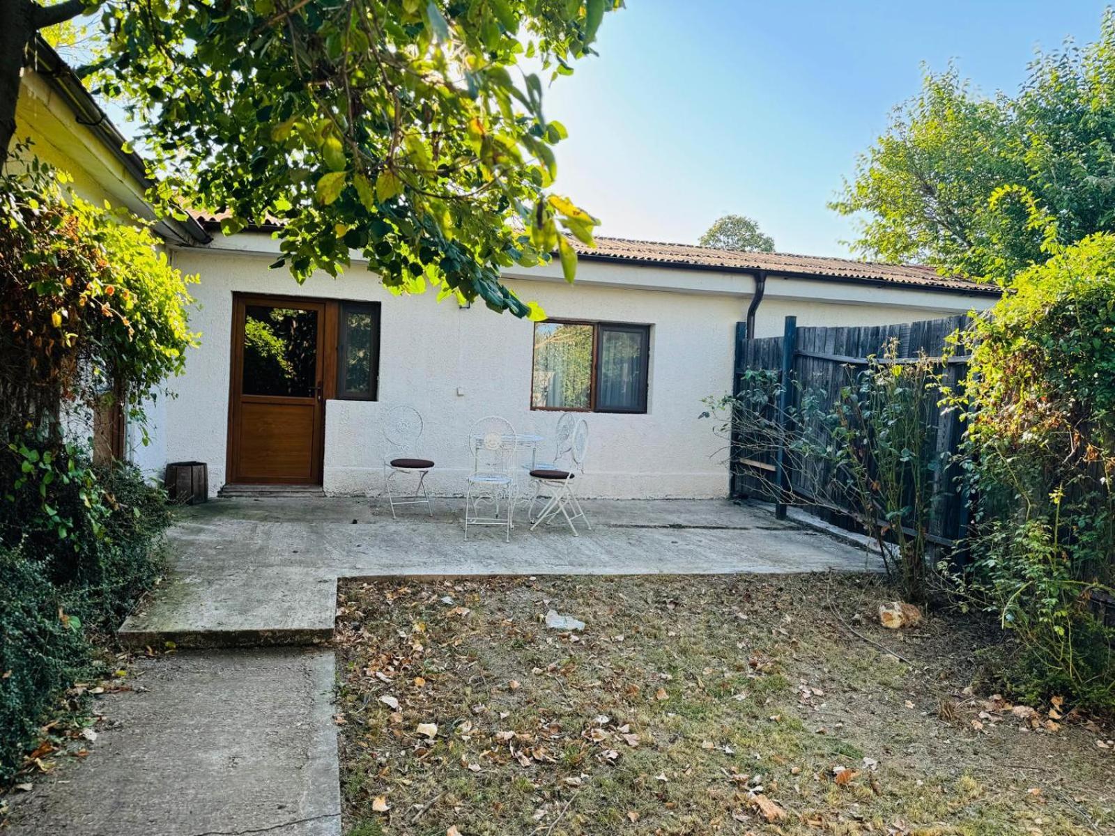 Domeniile Clos Des Colombes Douazeci si Trei August Bagian luar foto